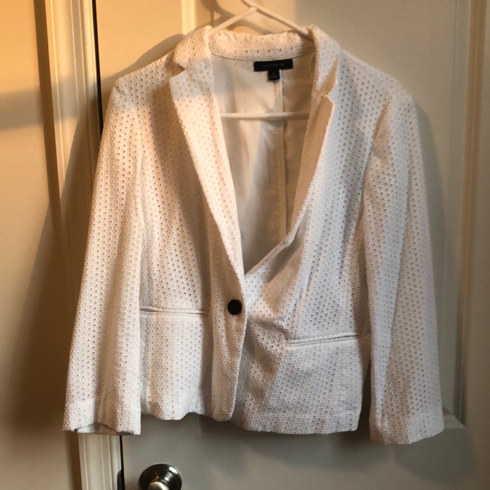 Ann Taylor White cute blazer